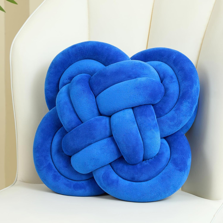 Knot Pillow Ball