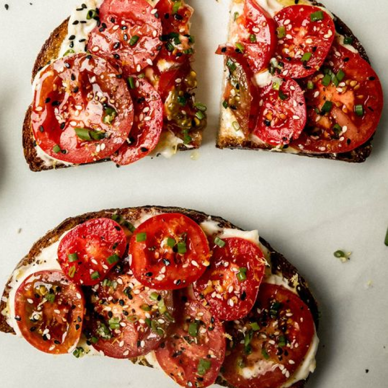Tomato Toast with Chives and Sesame Seeds